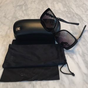 CHANEL CHAIN SUNGLASSES